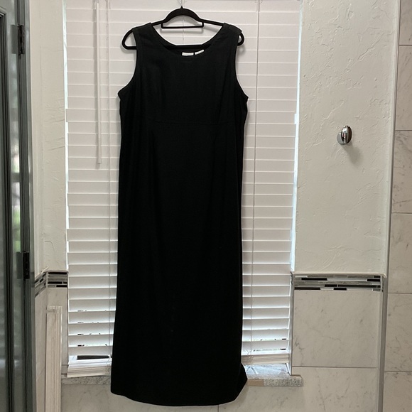 Bentley Dresses & Skirts - Bentley 55% linen Timeless Sleek Black Sleeveless Maxi Dress